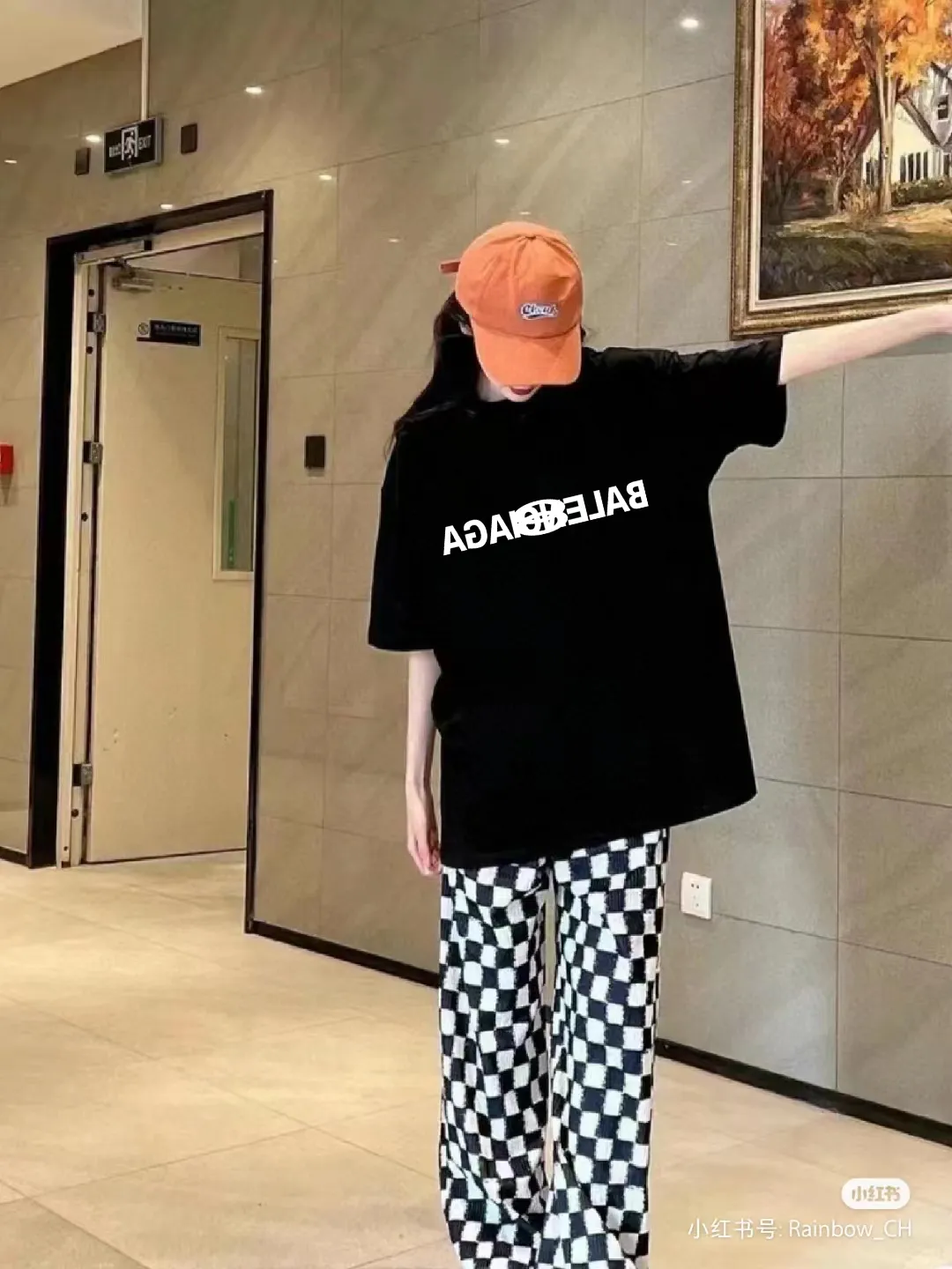 P80✨🔥 BALENCIAGA Paris lettering printed short-sleeved T-shirt. Custom-woven and dyed 300 grams of combed cotton heavyweight fabric. Zero color difference in threads. Perfect details. Different from the current currency version. Welcome to compare. Same Style for men and women. Must-sell in the picture above. Color: White Black Size: 1 2 3 4